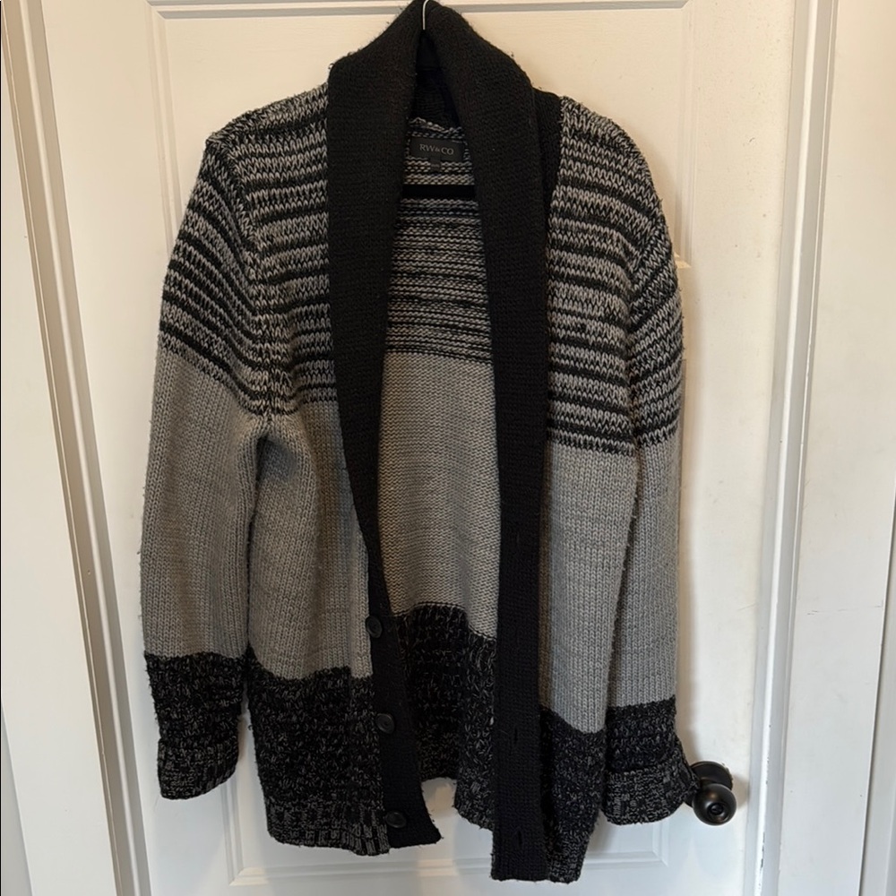 Men's Black and Gray Sweater